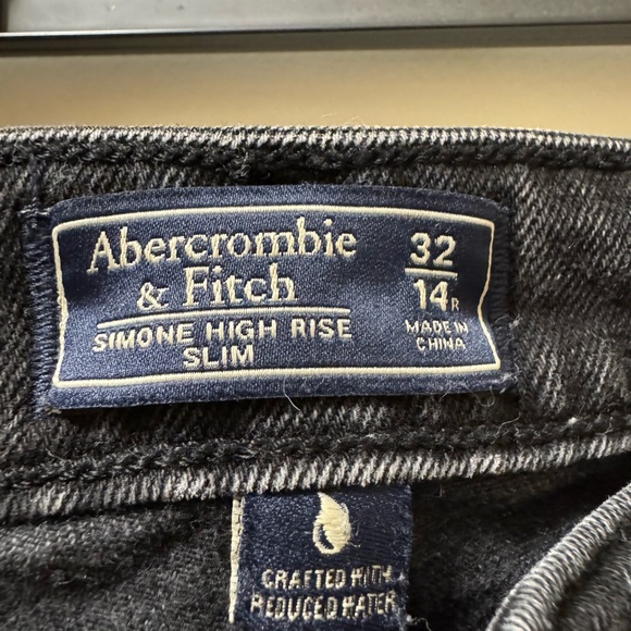 Abercrombie Ripped High Wasted Jeans - Picture 2 of 3